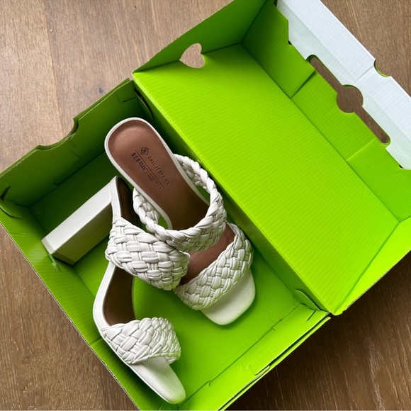 White wedding shoes - Picture 3 of 4